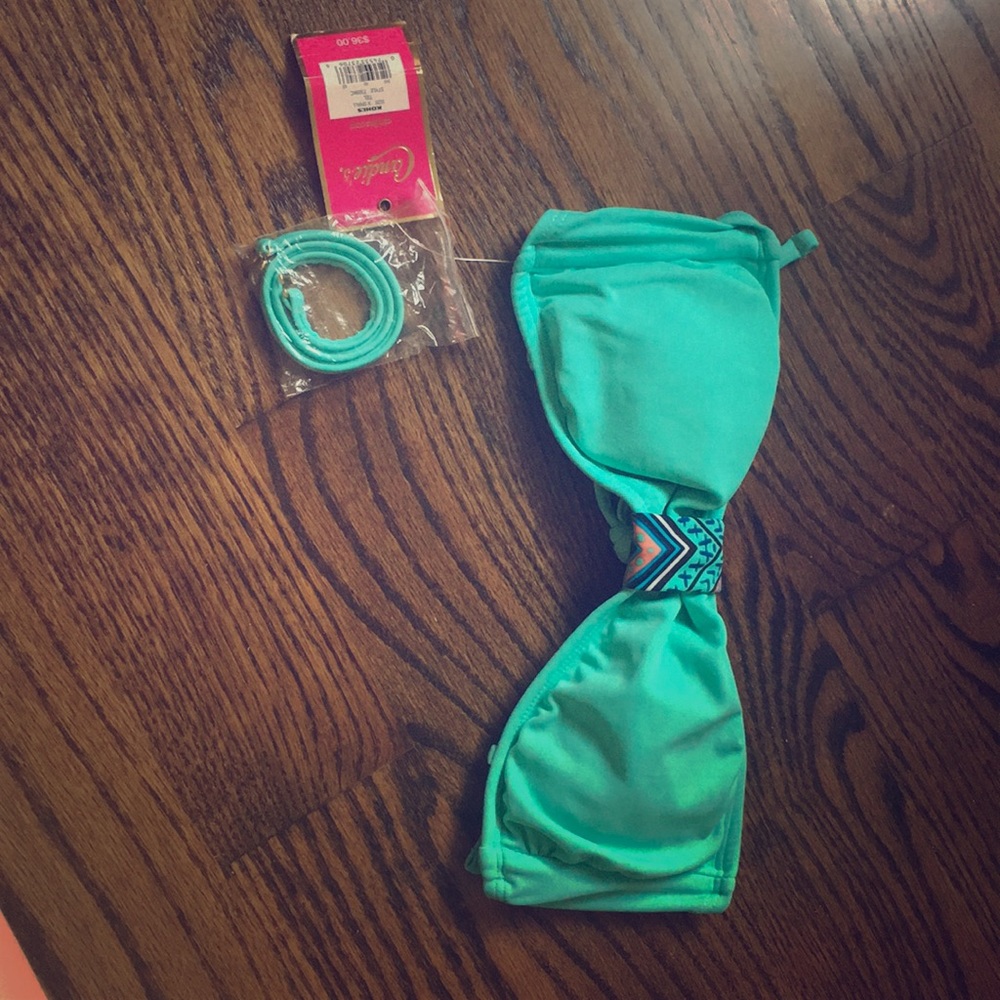 NWT Teal bikini top with tribal print in middle